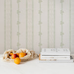 Papier peint autocollant Le Sentier Botanique – Murale par Flora Rose Design, Décor Imprimé (vue 1/4)