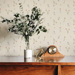 Papier peint autocollant Fleurs en cavale – Murale par Natasha Prévost, Décor Imprimé (vue 1/7)